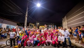 Prefeito JHC entrega nova iluminação em led na Grota das Piabas, no Jacintinho