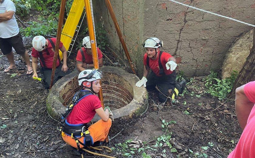 Corpo de Bombeiros ajuda em resgate de cadáver em poço desativado no Feitosa