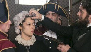 Miss Liu é desmascarada e enfrenta Thomas, mas é presa em navio
