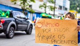 Grupo faz buzinaço em frente a hospital e profissionais da saúde criticam