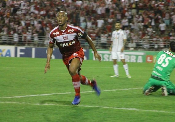 CRB vence Figueirense por 2 a 1 no Rei Pelé e fica em sexto na tabela