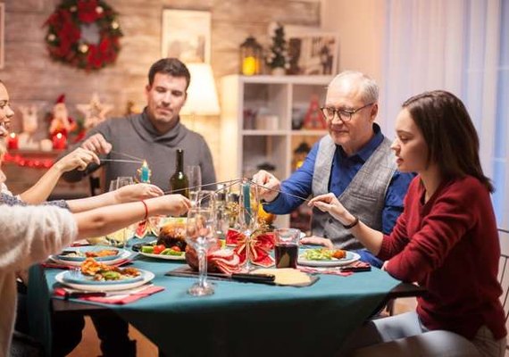 Festas de final de ano: manter a dieta ou apenas aproveitar?
