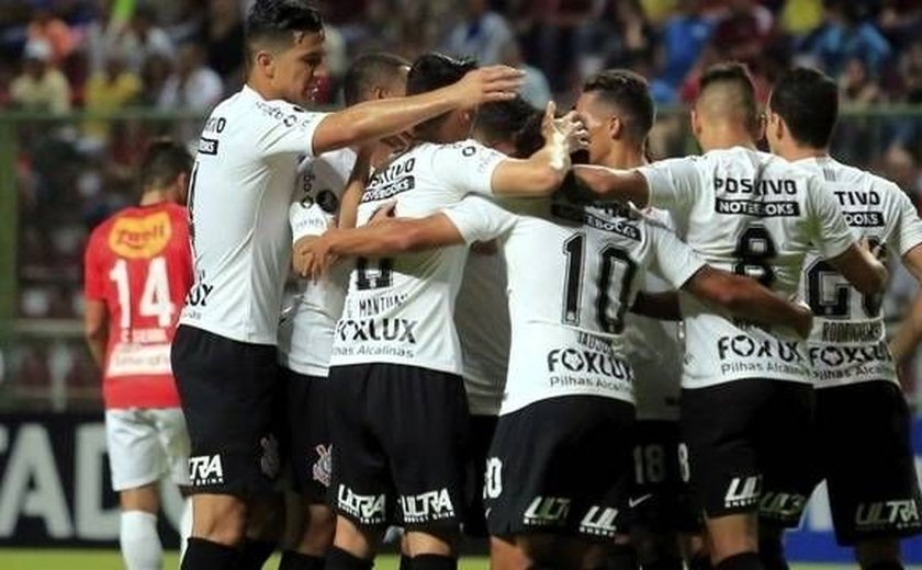 Corinthians goleia por 7 a 2 com 3 de Jádson e avança na Libertadores