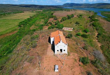 Assombrações e milagres em igreja à beira do Velho Chico
