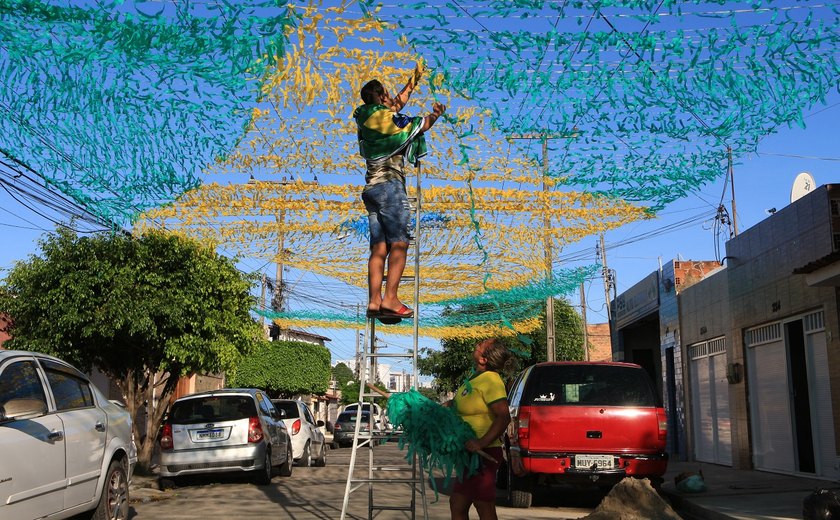 Antes de jogo do Brasil, torcida entra no clima com pintura no