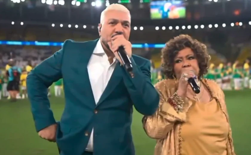 Vídeo! Belo e Alcione são detonados após cantar Hino Nacional em amistoso da Seleção