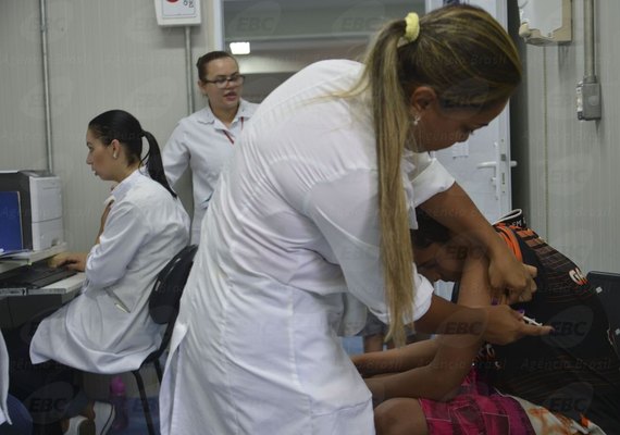 São Paulo vacina 94,7 mil pessoas no primeiro dia da campanha contra febre amarela