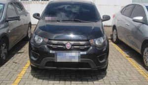 Perícia criminal coleta provas em veículo envolvido em atentado no Tabuleiro do Martins