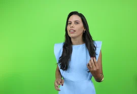 Sol, mar e cloro castigam cabelos e unhas no verão