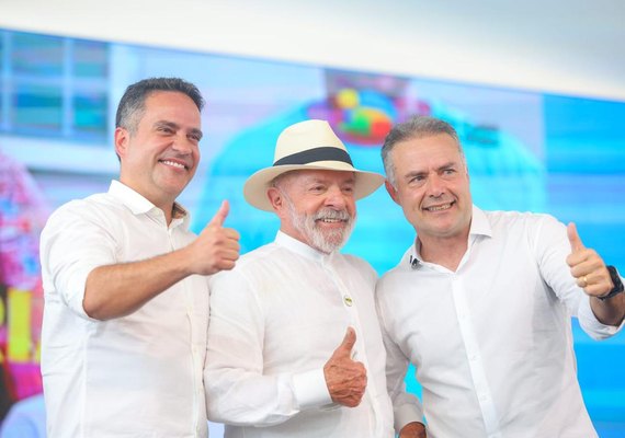 Ao lado de Lula, Renan Filho participa da entrega de moradias do Minha Casa, Minha Vida, em Alagoas