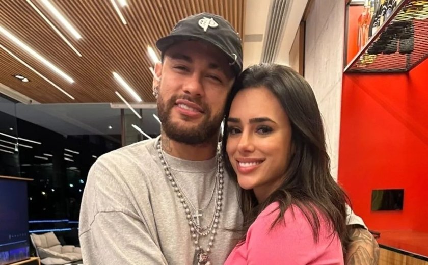 Neymar e Bruna Biancardi surpreendem com chá revelação no Natal e anunciam gravidez