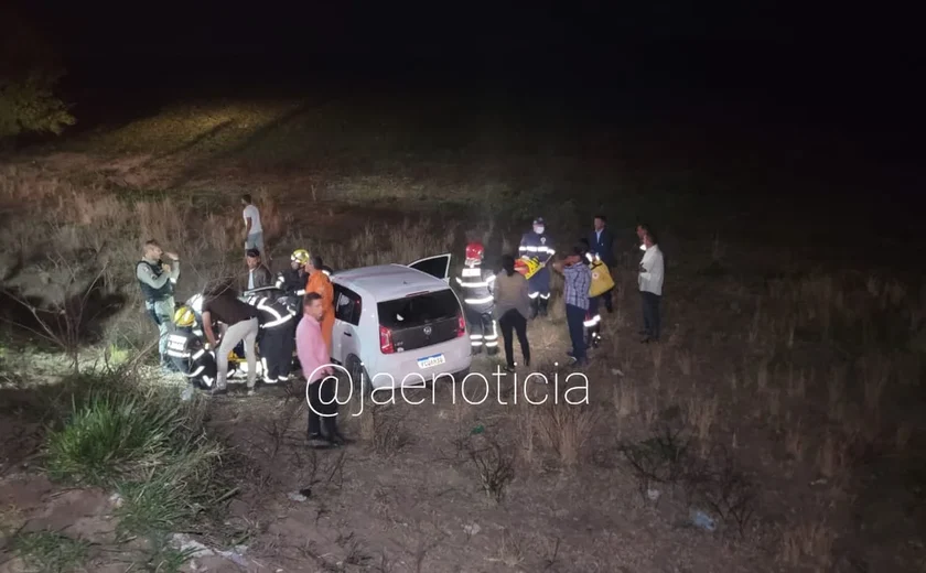 Sargento da PM morre em ambulância após colisão entre dois carros em Lagoa da Canoa