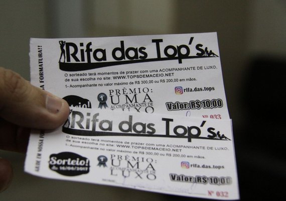 Universitários alagoanos fazem rifa de mulheres para festa de formatura