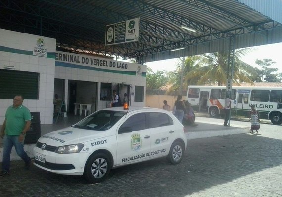Técnicos vistoriam condições de ônibus urbanos