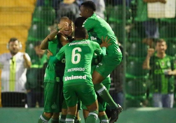 Santos perde da Chapecoense e dá adeus ao título do Brasileirão