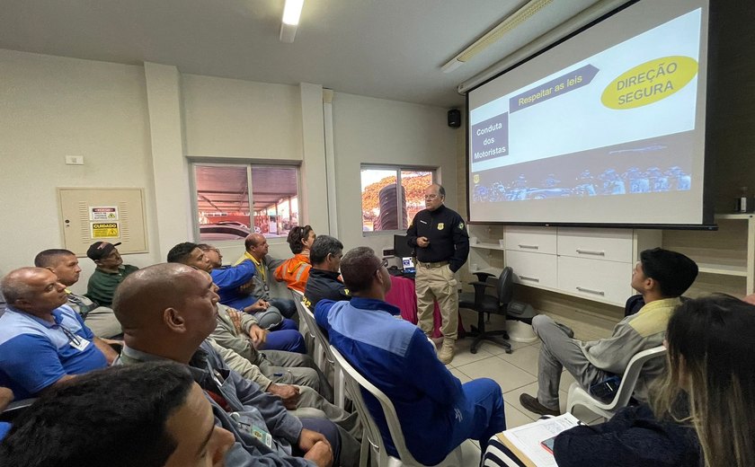 PRF promove palestra sobre segurança no trânsito para transporte de produtos perigosos