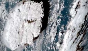 Japão tem recorde de 27 mil casos de covid; governo avalia restrições