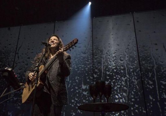 Ana Carolina comemora 20 anos de carreira com turnê 'Fogueira em Alto Mar', em Maceió