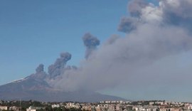 Vulcão Etna entra em erupção na Itália e fecha aeroporto na Sicília