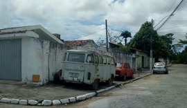 Veículos abandonados em Maceió são recolhidos pela SMTT