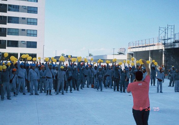 Saúde mental: hit embala trabalhadores de construção civil em Maceió