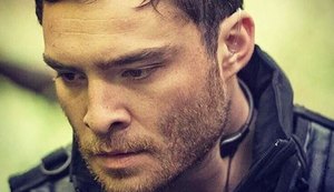 Acusação de estupro contra Ed Westwick vira caso de polícia