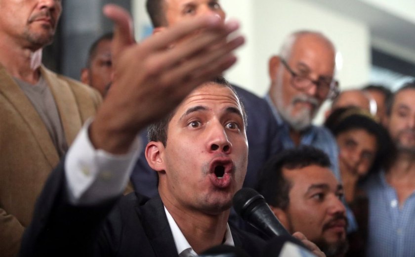 Guaidó tenta articular greve do setor público