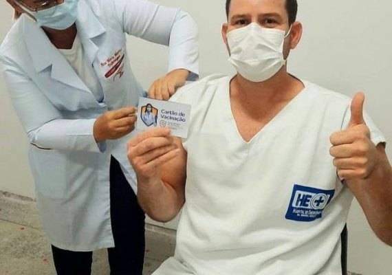 Profissionais da saúde recebem 2ª dose da Coronavac a partir desta quarta-feira (10)
