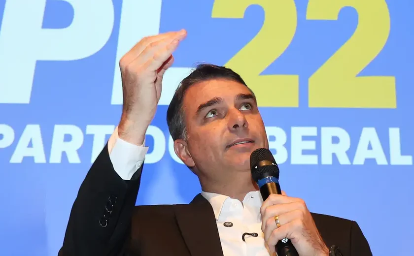 Filho mais velho de Bolsonaro, Flávio disputa a Presidência pelo PL
