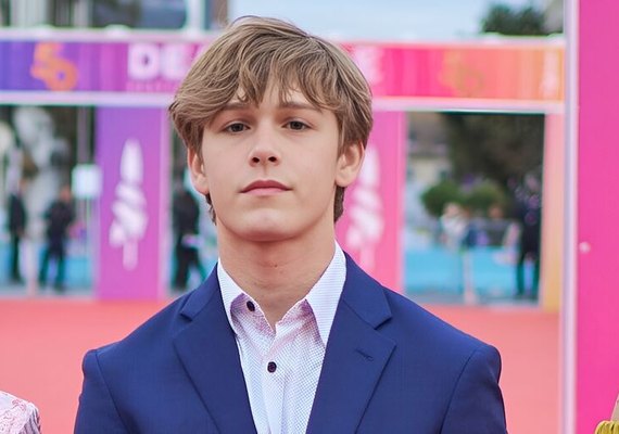 Ator de 'Baby Driver', morre ao cair de carro em movimento nos EUA