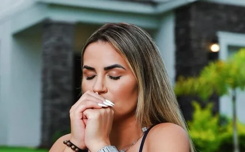Deolane Bezerra sofre crises de pânico após infestação de escorpiões na prisão
