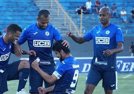 São Bento goleia o Londrina com quatro gols do atacante Zé Roberto