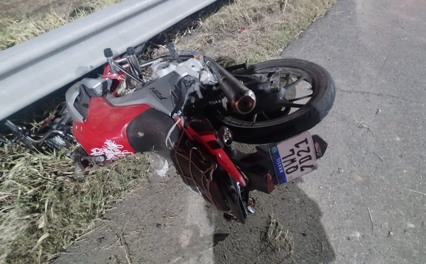 Um morre e outro fica ferido em acidente com moto na AL-101 Sul