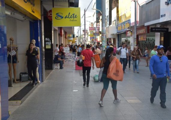 Consumidores com renda de até 10 salários retomam o consumo em Maceió