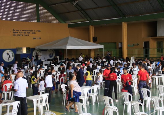 Pastor Luiz Hamilton realiza mutirão de ação social e beneficia população carente do Benedito Bentes