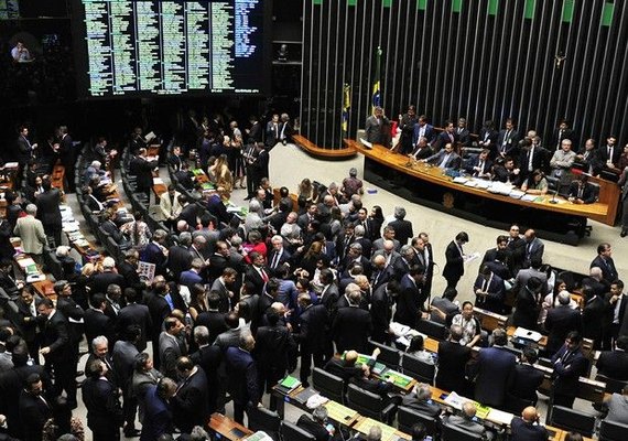 Câmara conclui votação da PEC 241, e texto segue para análise do Senado