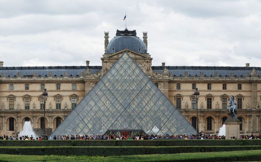 Pinturas do Museu do Louvre são danificadas após tempestade