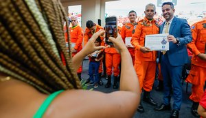 Paulo Dantas condecora missão humanitária de Alagoas no RS e reforça frota do Samu e Batalhão Ambiental