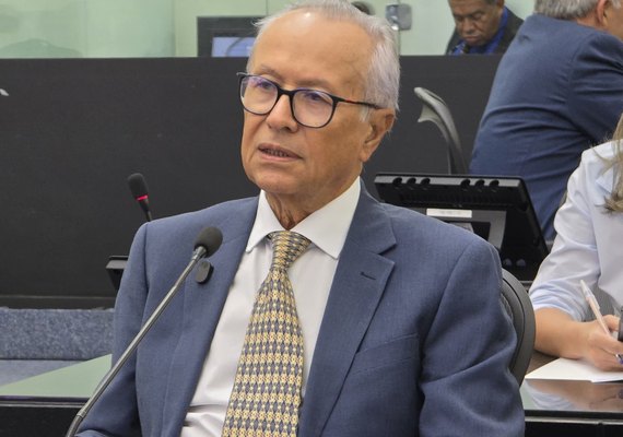 Doutor Wanderley destaca ações da Educação e faz indicação para nova escola