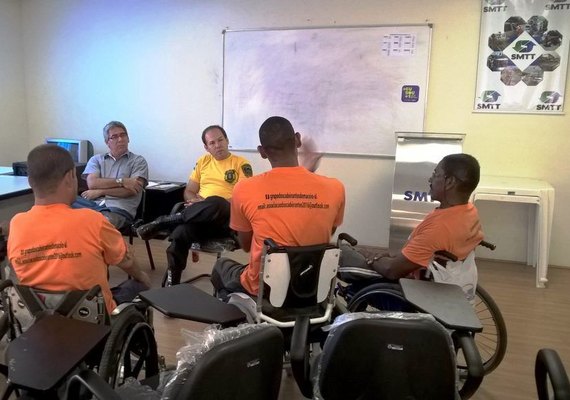 Reunião na SMTT discute melhorias de acessibilidade para cadeirantes em Maceió
