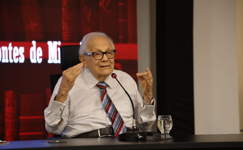 Com emoção e reconhecimento, Simpósio sobre Pontes de Miranda se encerra com a solenidade do Prêmio Marcos Bernardes de Mello