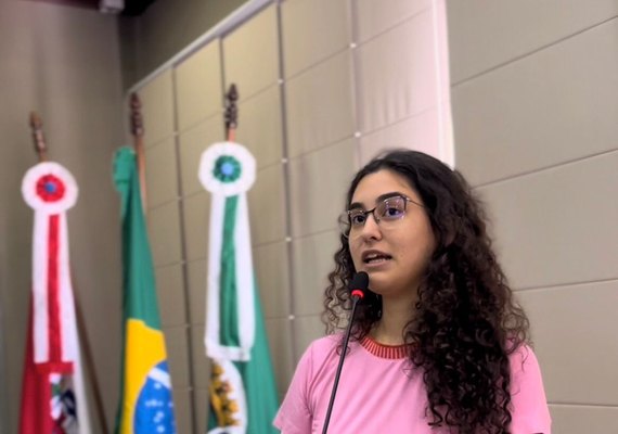 Teca Nelma faz denúncia ao Ministério Público sobre manifestações antidemocráticas