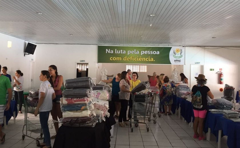 Bazar MMartan destina renda para APAE no Clube dos Sargentos