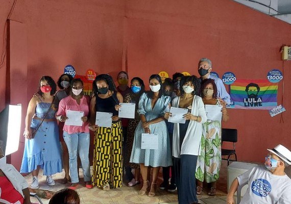 Danubia Barbosa reúne mulheres negras e filia-se ao PT
