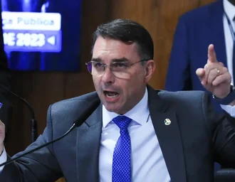 Missão pede investigação sobre filiação falsa de Flávio Bolsonaro ao partido