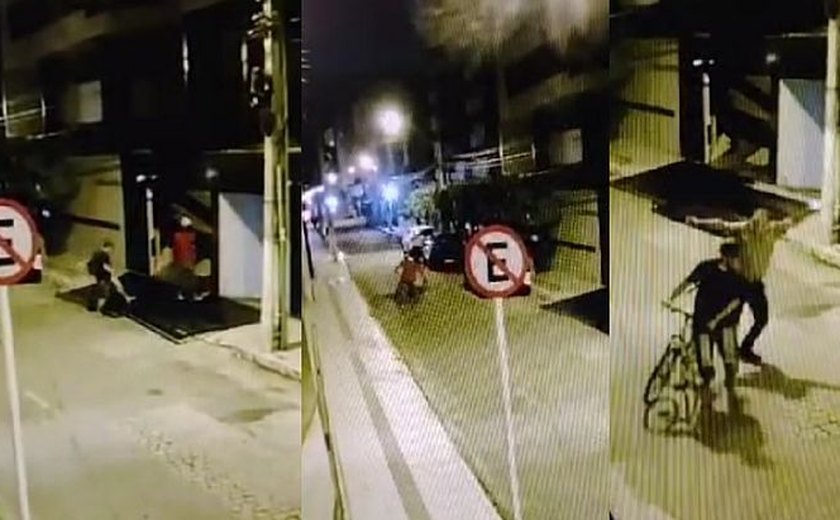 Trio derruba portão, invade garagem e furta duas bicicletas