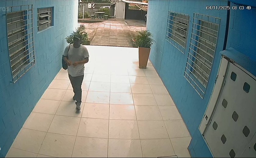 Vídeo: moradores do Conjunto Senador Rui Palmeira alertam para homem suspeito de furtos na região