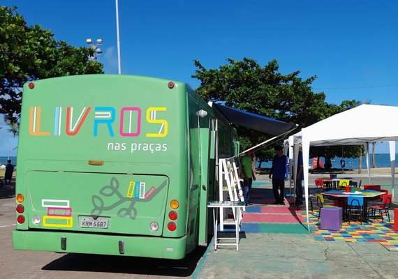 Projeto “Livros nas Praças” desembarca pela primeira vez em Maceió