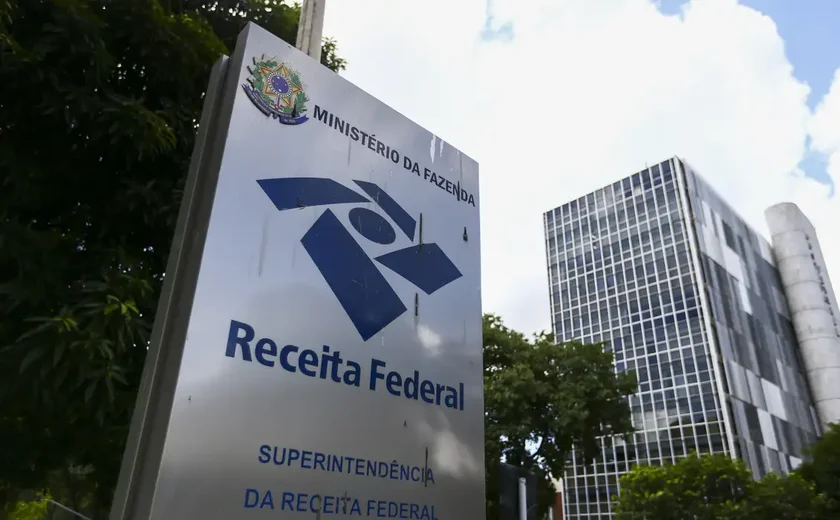 Receita paga nesta terça maior lote de restituição do IR da história