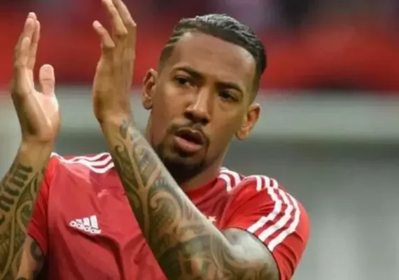 Líder do Bayern anuncia aposentadoria aos 37 anos